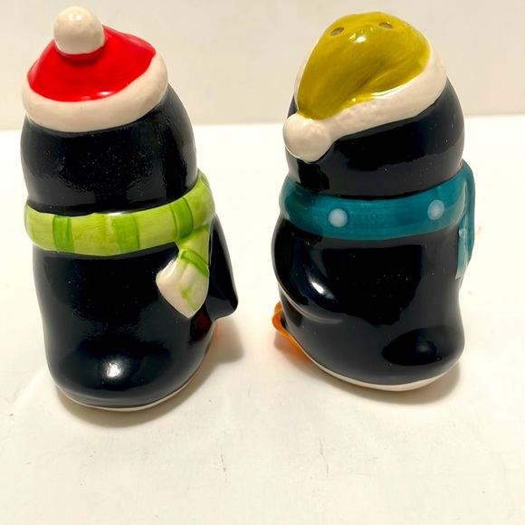 Penguin Salt & Pepper Shaker Set - Picture 2 of 4